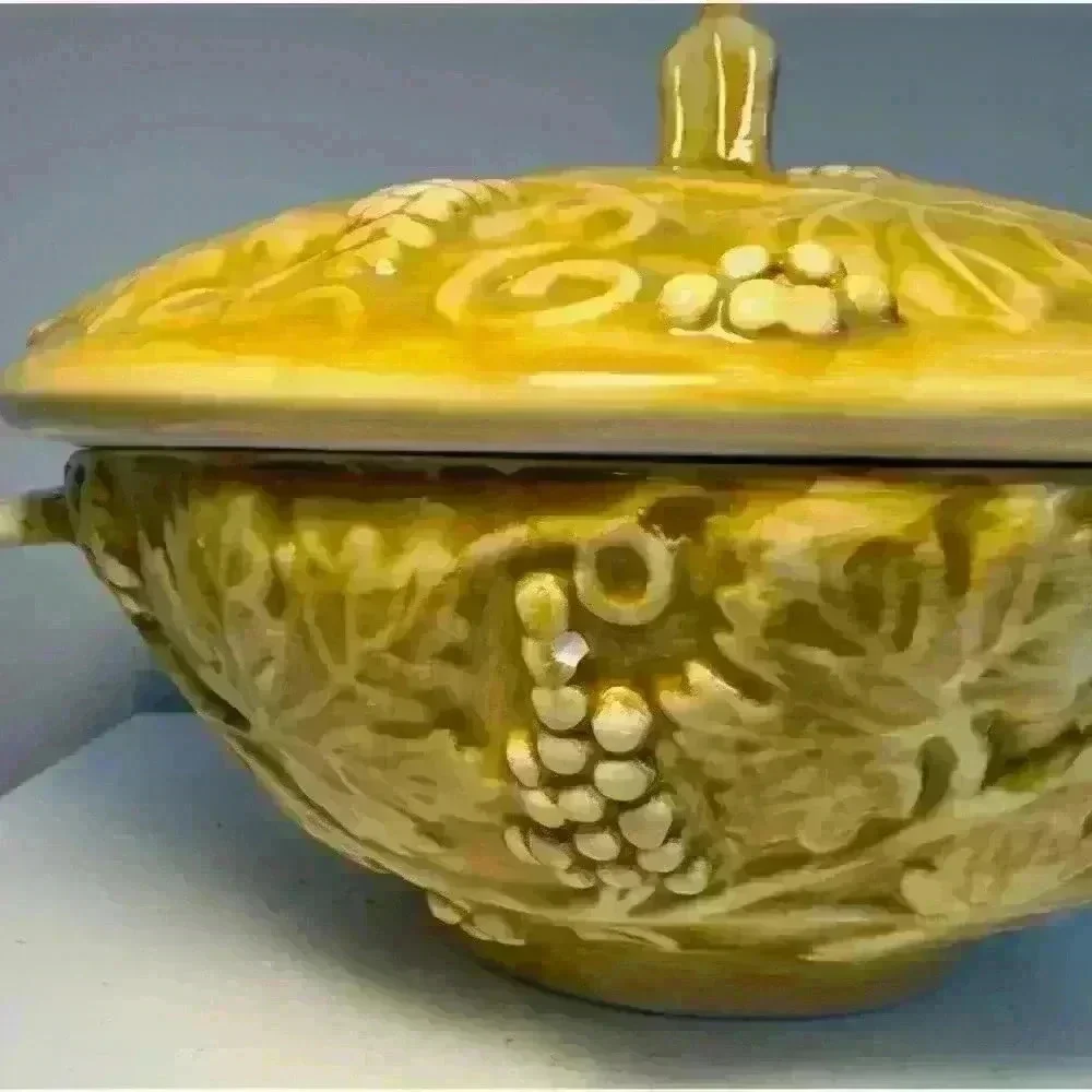 Vintage Perigrappa of Deruta Italy Round Covered Vegetable Serving Dish Yellow